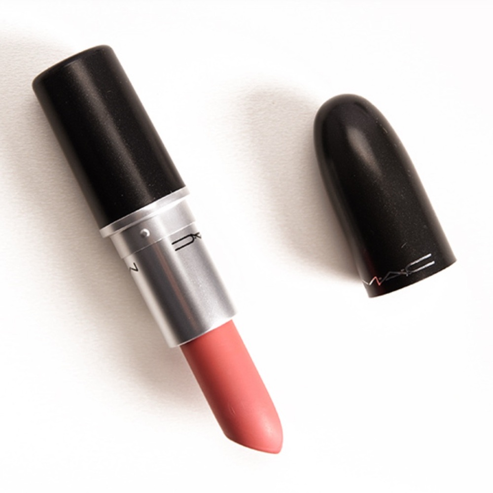 MAC RUNWAY HIT Retro Matte Lipstick. NEW IN BOX. - Picture 6 of 15